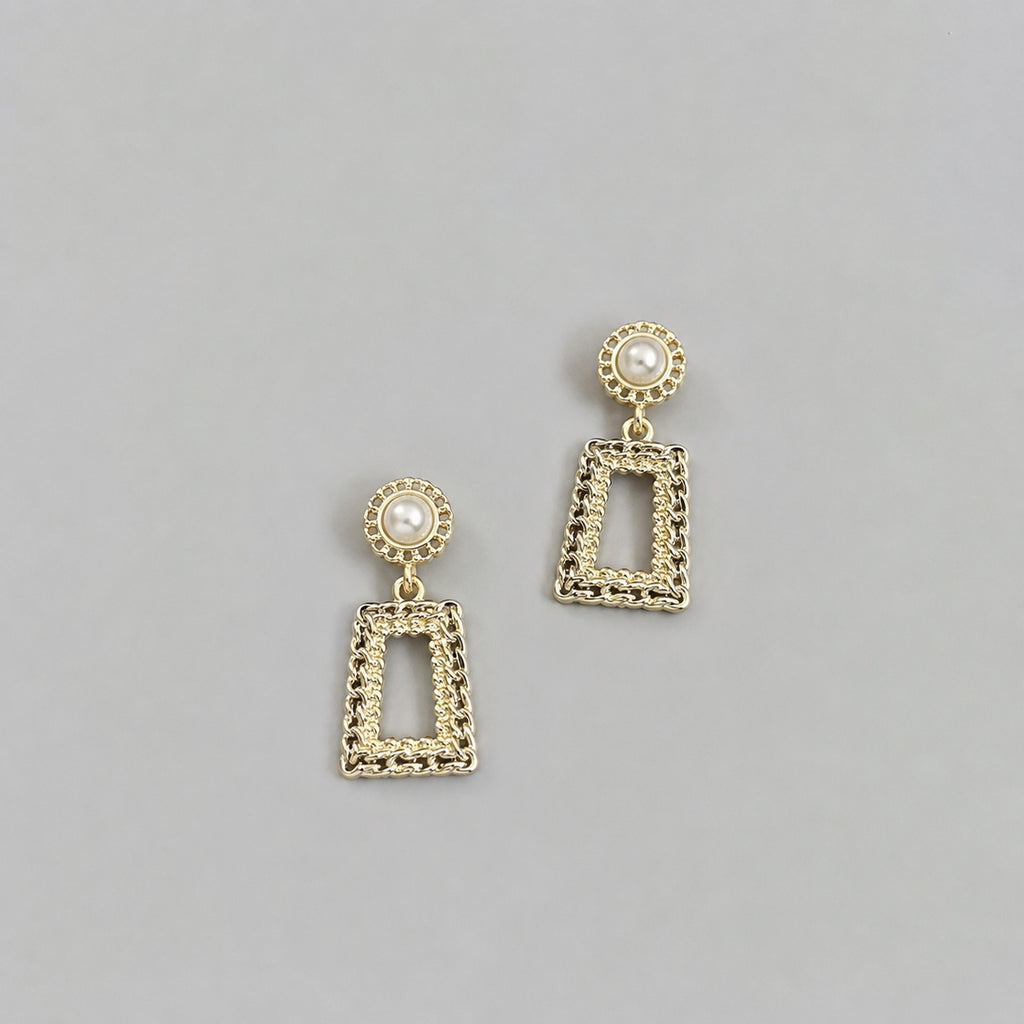 Golden Aura Pearl Earrings