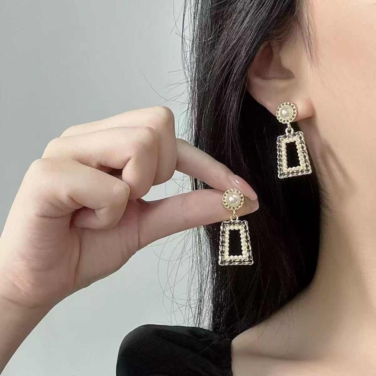 Golden Aura Pearl Earrings